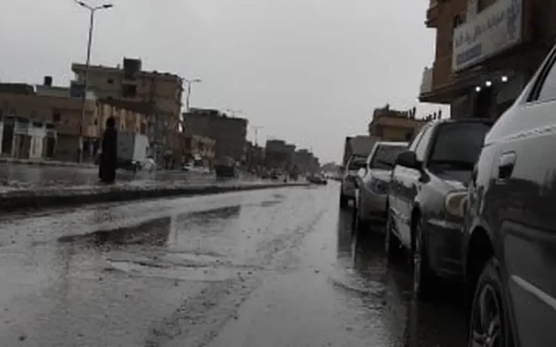 أمطار غزيرة وتكدس ثلوج في الشيخ زويد وتحذيرات أمنية على الطرق السريعة